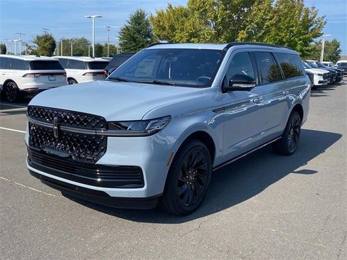 New 2025 Lincoln Navigator L Reserve w/ Jet Appearance Package image 3