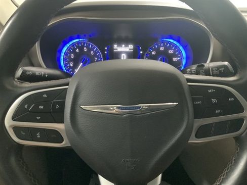 Used 2018 Chrysler Pacifica Touring-L image 20