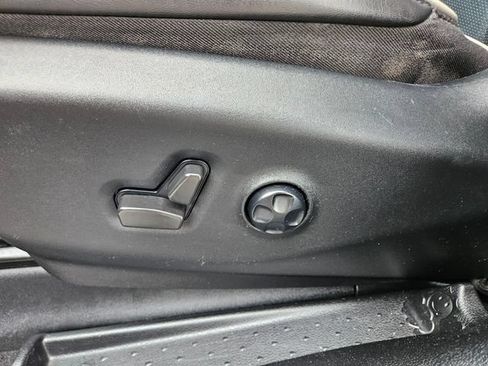 Used 2022 Chrysler Pacifica Limited w/ S Appearance Package FWD image 9