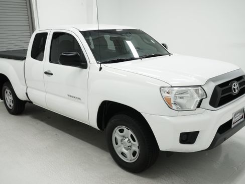 Used 2012 Toyota Tacoma 2WD Access Cab w/ SR5 Pkg image 3