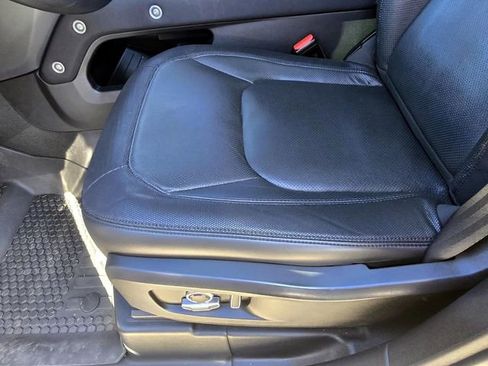 Used 2023 Land Rover Defender 130 X-Dynamic SE image 25