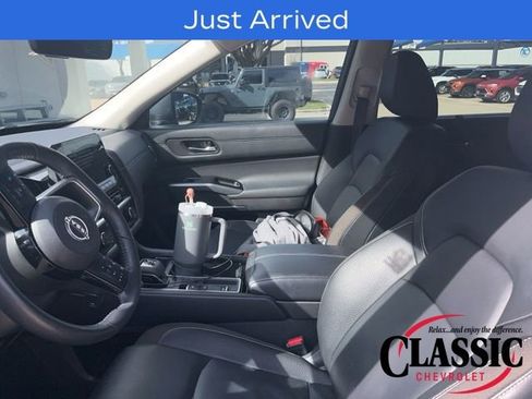 Used 2024 Nissan Pathfinder SL w/ Cargo Package image 5