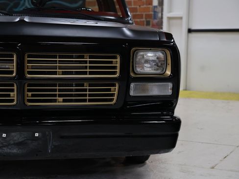 Used 1992 Dodge D/W Truck 150 image 7