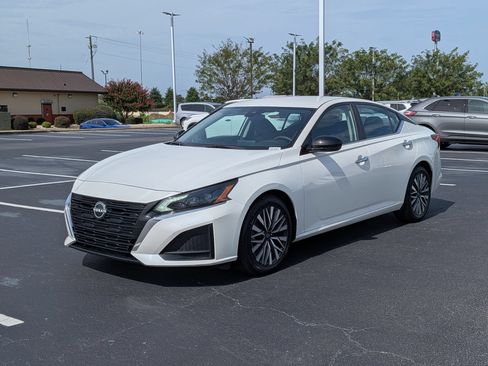 Used 2024 Nissan Altima 2.5 SV FWD image 7