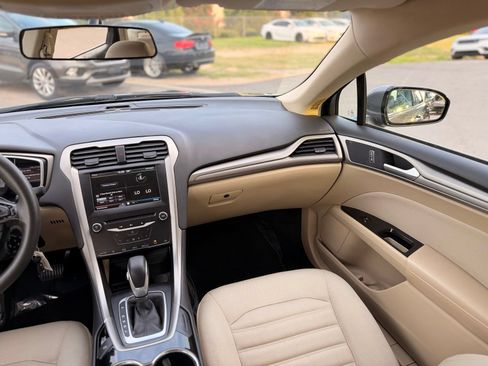 Used 2014 Ford Fusion SE FWD image 23