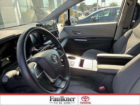 Used 2024 Toyota Sienna XLE AWD/4WD image 25
