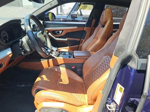 Used 2019 Lamborghini Urus AWD/4WD image 6