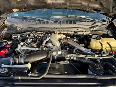 Certified 2022 Ford F450 Platinum w/ FX4 Off-Road Package image 31