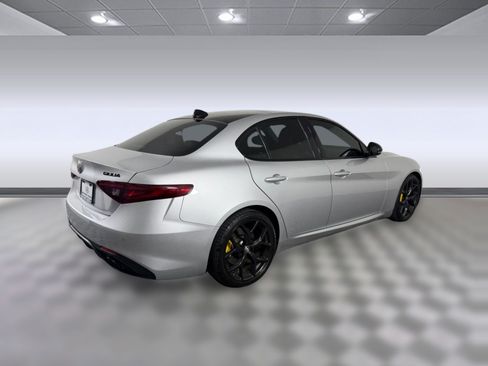 Used 2019 Alfa Romeo Giulia w/ Quick Order Package 22K Sport RWD image 9