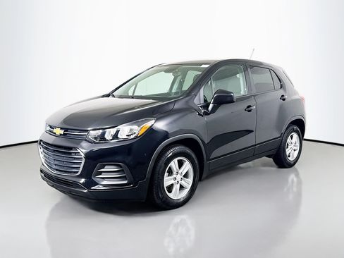 Used 2021 Chevrolet Trax LS w/ Tint and Cruise Package FWD image 4