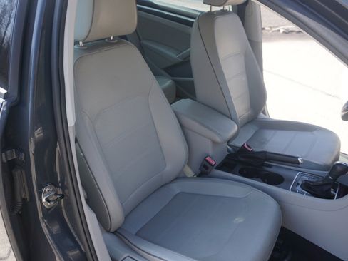 Used 2018 Volkswagen Passat 2.0T R-Line image 19