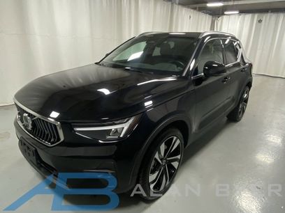 Used 2025 Volvo XC40 B5 Plus