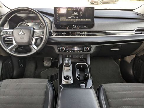 Used 2025 Mitsubishi Outlander SE FWD image 23