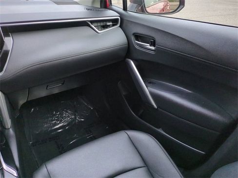 Used 2023 Toyota Corolla Cross XLE image 17