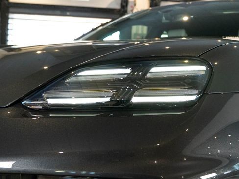 New 2026 Porsche Macan 4 Electric AWD/4WD image 13