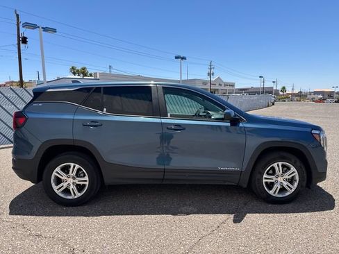 Used 2024 GMC Terrain SLE AWD/4WD image 6