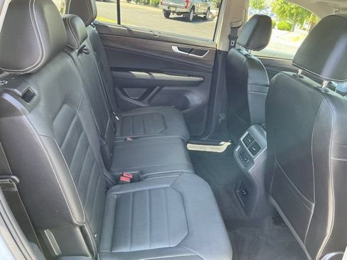 Used 2024 Volkswagen Atlas SEL AWD/4WD image 21
