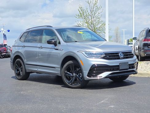 Used 2024 Volkswagen Tiguan SE R-Line AWD/4WD image 1