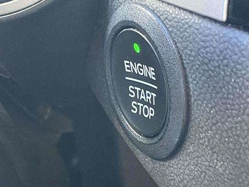 Used 2022 Ford Escape SE w/ SE Sport Appearance Package image 6