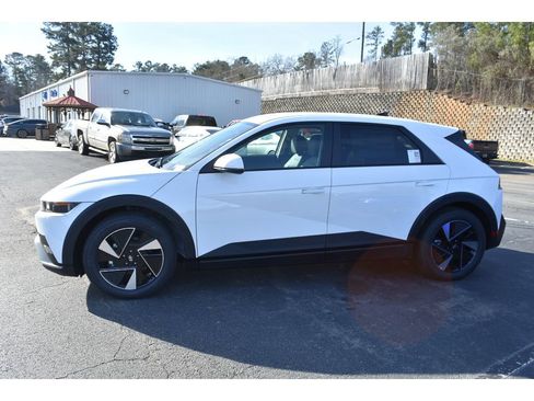 New 2026 Hyundai Ioniq 5 SEL image 2