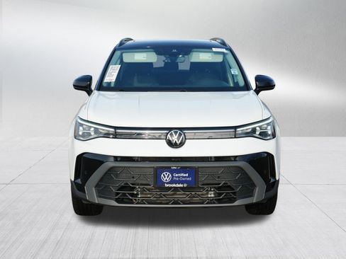 Used 2025 Volkswagen Taos SE image 2