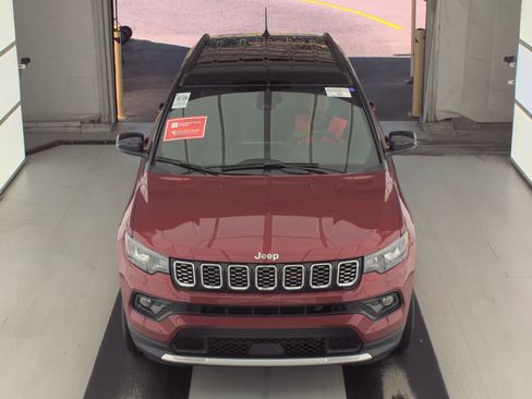 Used 2025 Jeep Compass Limited AWD/4WD image 2