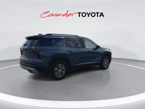 Used 2026 Chevrolet Traverse LT w/ Driver Confidence Package FWD image 8
