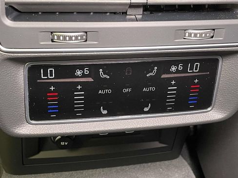 Certified 2025 Audi Q8 Prestige AWD/4WD image 25