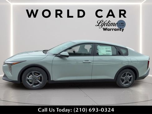 New 2025 Kia K4 LXS image 4