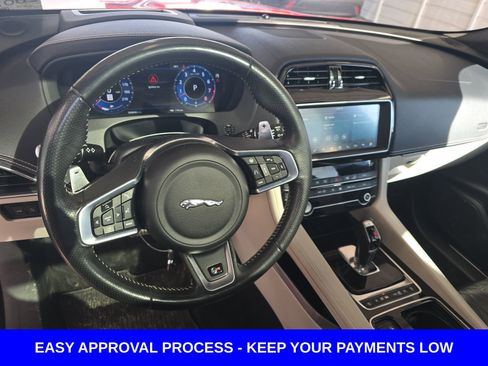 Used 2020 Jaguar F-PACE SVR image 11