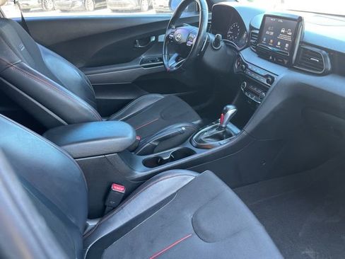 Used 2019 Hyundai Veloster 2.0 Premium image 19
