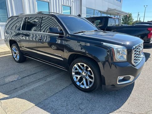 Used 2020 GMC Yukon XL Denali w/ Denali Ultimate Package AWD/4WD image 2