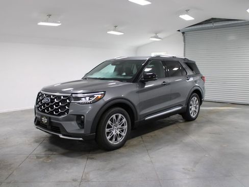 New 2026 Ford Explorer Platinum RWD image 3