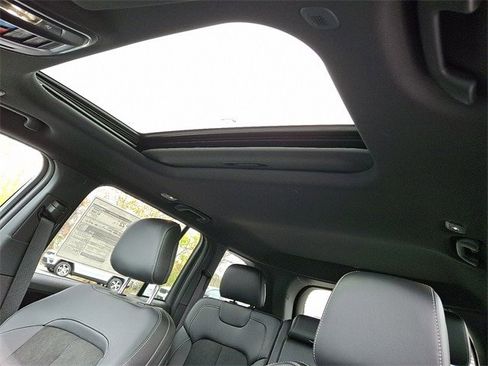 New 2025 Jeep Grand Cherokee Altitude w/ MOPAR Finishing Package image 10