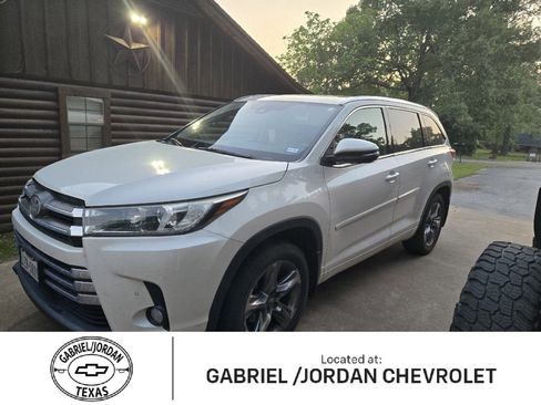 Used 2017 Toyota Highlander Limited image 1