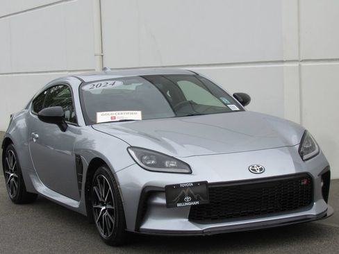 Certified 2024 Toyota GR86 RWD image 2