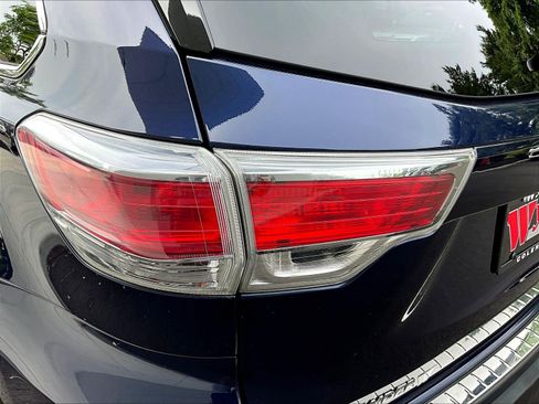 Used 2014 Toyota Highlander XLE AWD/4WD image 23