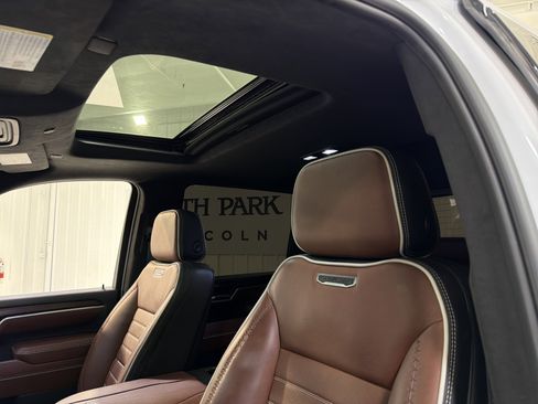 Used 2024 GMC Sierra 2500 Denali Ultimate image 10