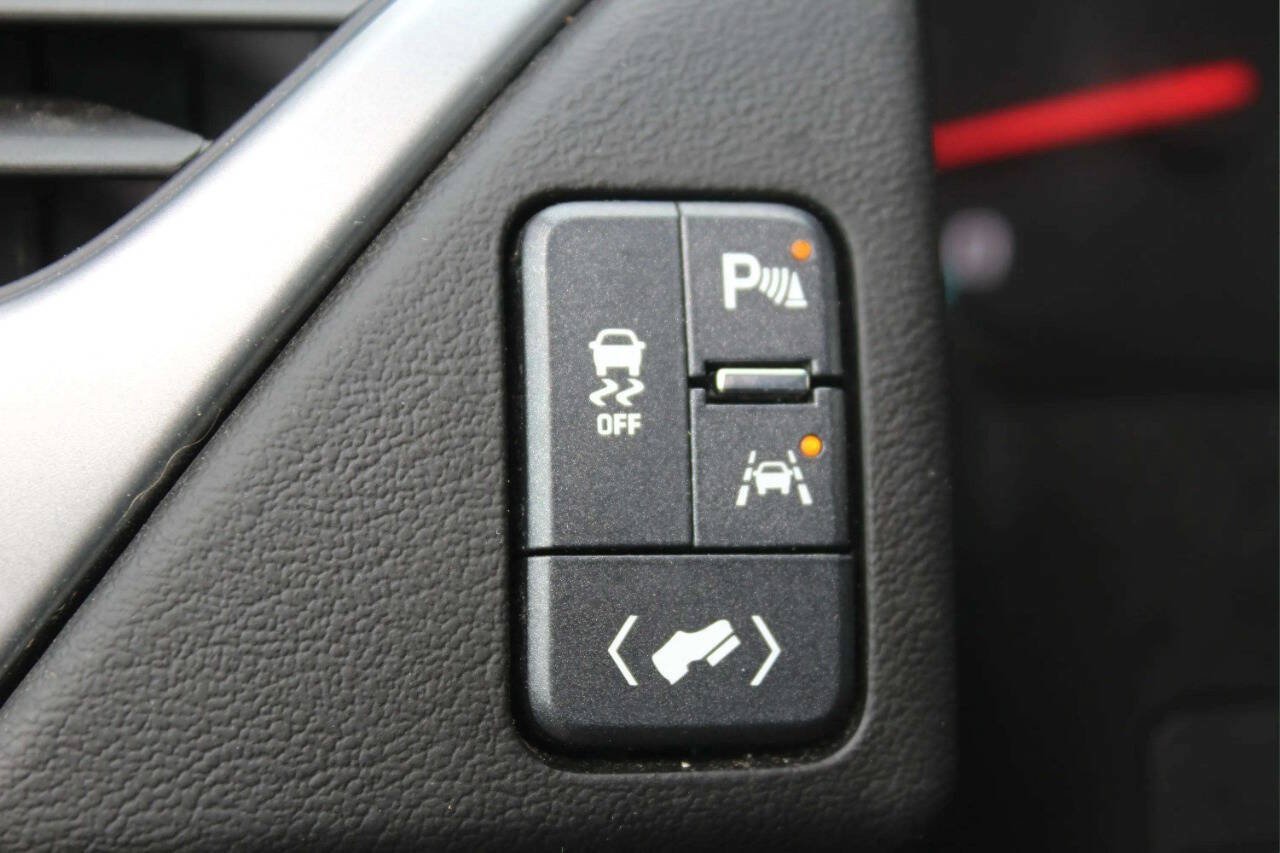 Used 2017 Chevrolet Suburban LT AWD/4WD image 32