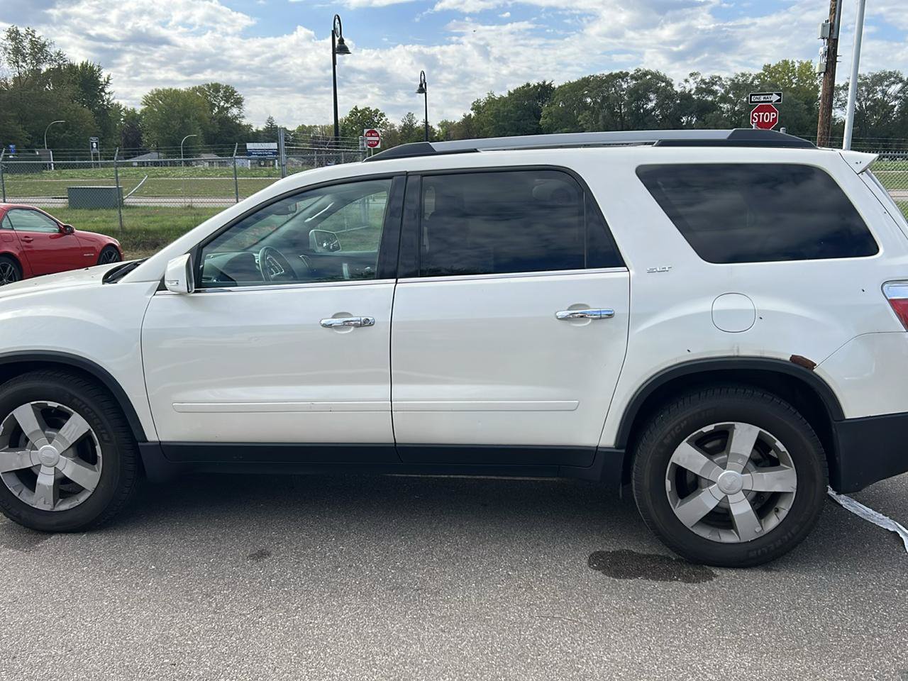 Used 2011 GMC Acadia SLT AWD/4WD image 8
