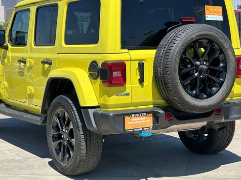 Used 2023 Jeep Wrangler Unlimited Sahara w/ Cold Weather Group AWD/4WD image 5