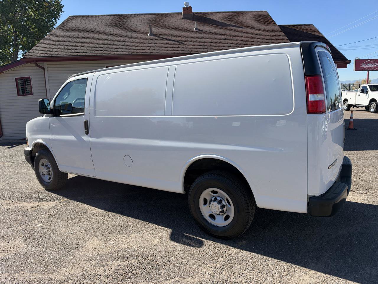 Used 2019 Chevrolet Express 2500 RWD image 3