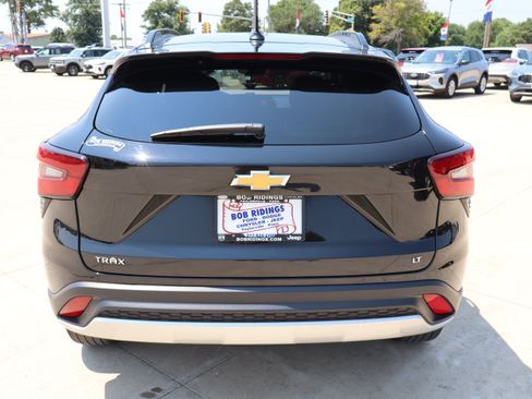 Used 2024 Chevrolet Trax LT w/ Driver Confidence Package FWD image 6