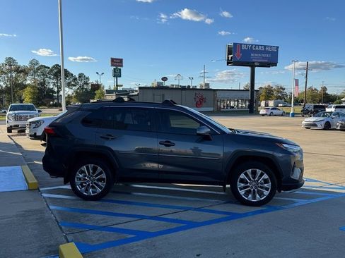 Used 2024 Toyota RAV4 XLE Premium image 4