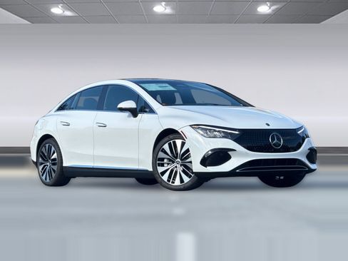 Used 2026 Mercedes-Benz EQE 320 4MATIC Sedan image 7