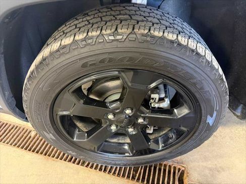 Certified 2019 Jeep Grand Cherokee Laredo AWD/4WD image 8