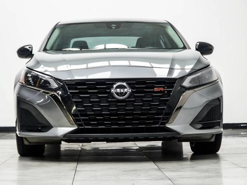 Used 2023 Nissan Altima 2.5 SR w/ SR Premium Package FWD image 8