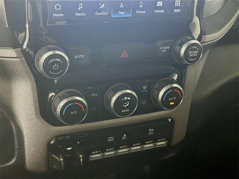 Used 2024 RAM 2500 Tradesman w/ Chrome Appearance Group image 18