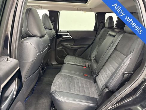 Used 2024 Mitsubishi Outlander SE image 16