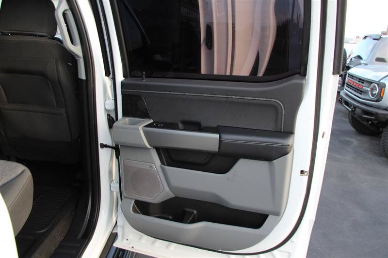 Used 2025 Ford F250 XLT w/ Black Appearance Package AWD/4WD image 14